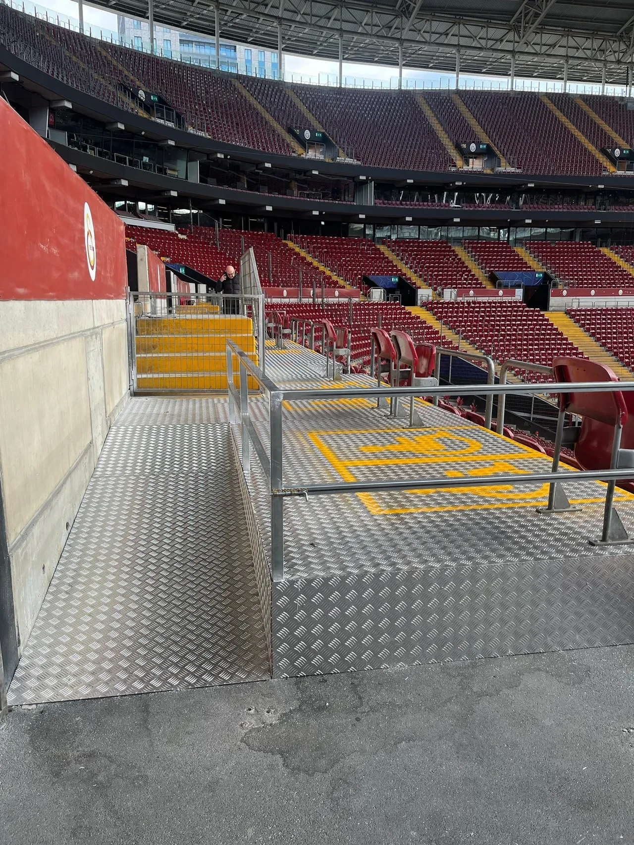 Liverpool'un fiziksel dezavantajlı taraftarlarından Galatasaray'ın stadyum politikası için anlamlı açıklama!