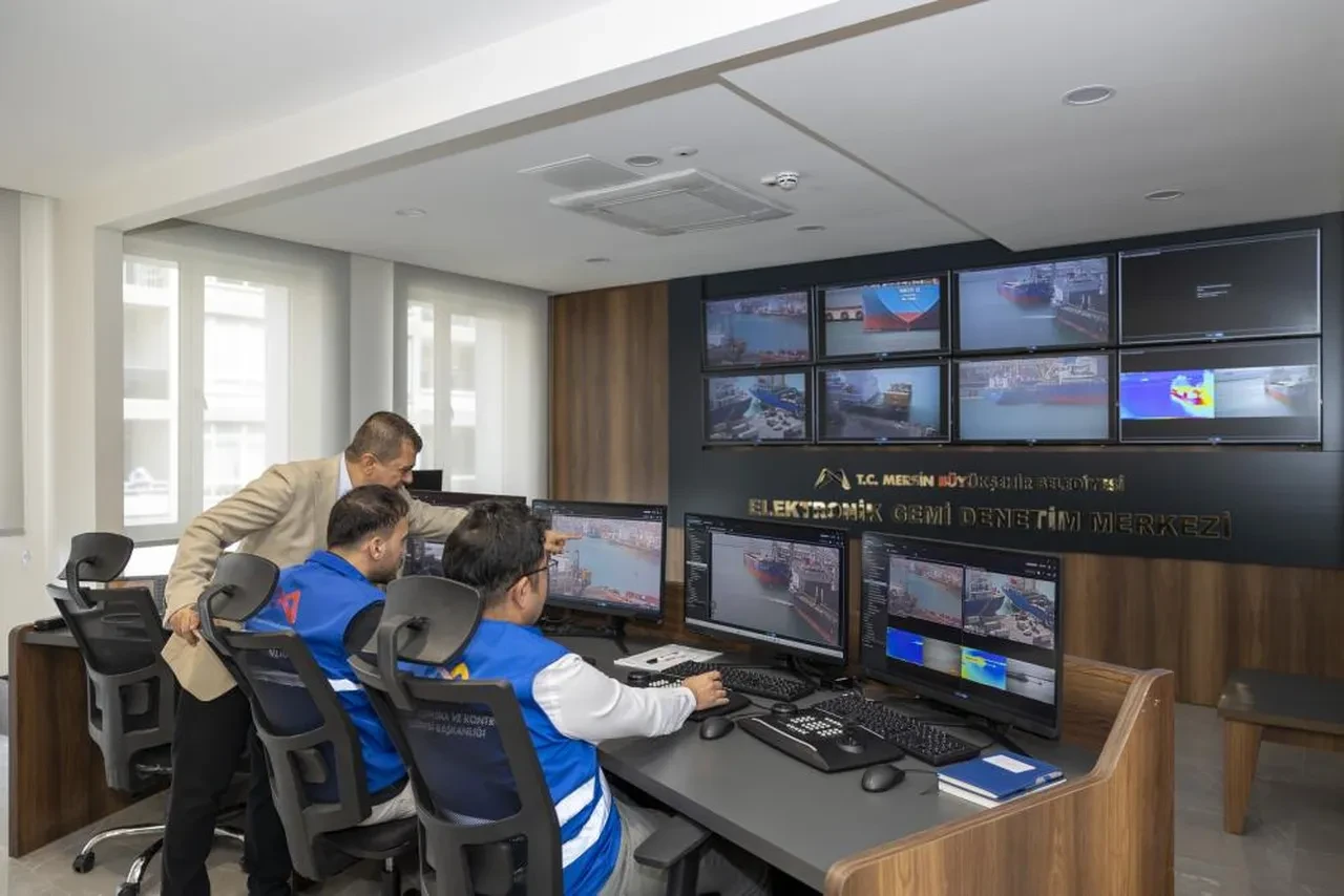 Mersin'de denizi kirleten gemiye 13 milyonluk tokat: EGDS sistemi affetmedi, gemi rıhtıma bağlandı!