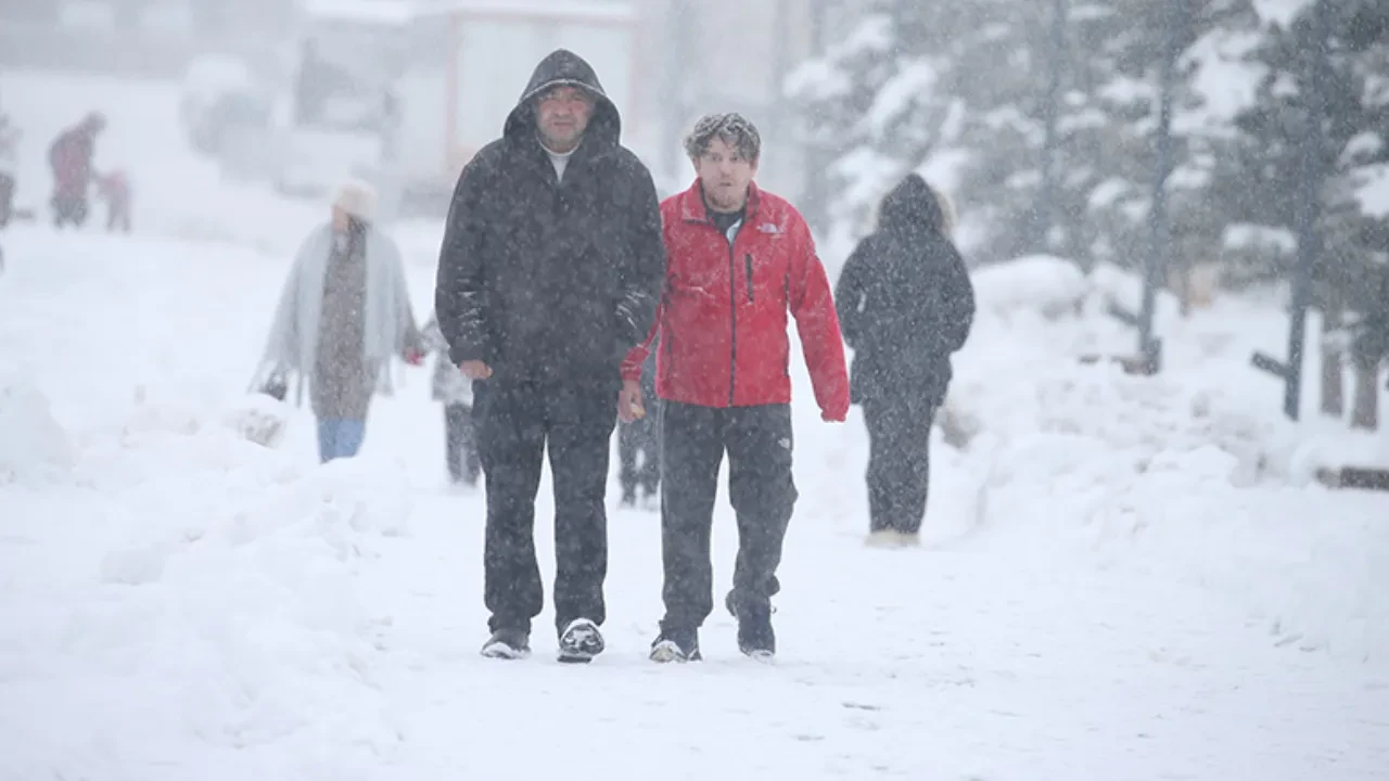 Meteoroloji birçok ili uyardı: Doğuda kar, batıda fırtına alarmı!