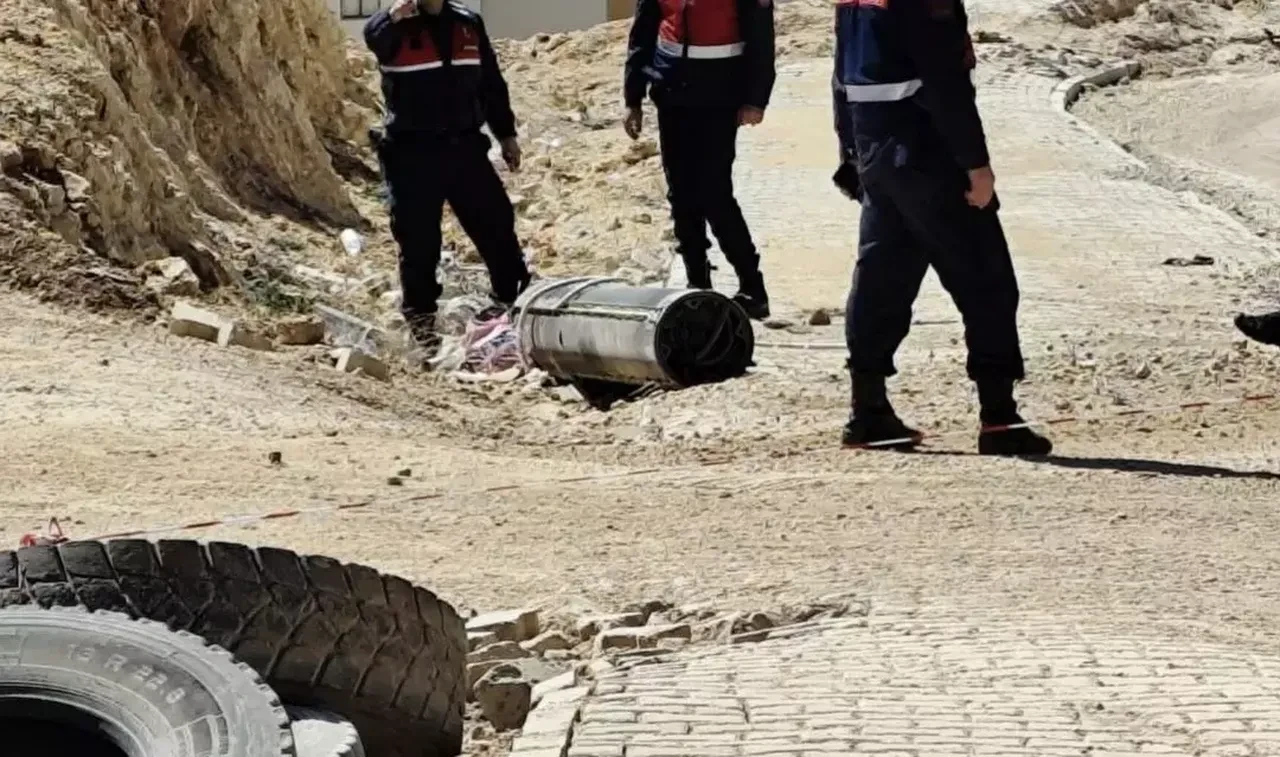 MSB açıkladı: İran'dan atılan füze imha edildi! Parçalar bu kez Gaziantep'e düştü