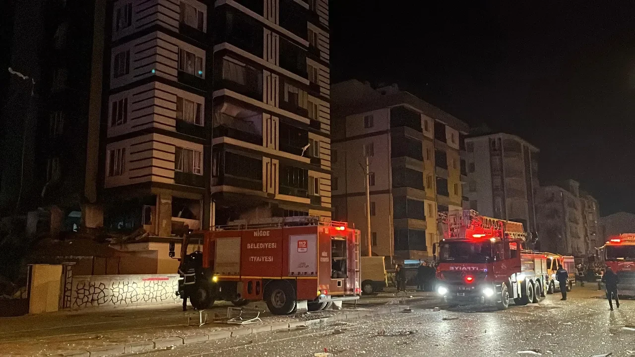 Niğde'de apartmanda doğal gaz patlaması! Çok sayıda yaralı var