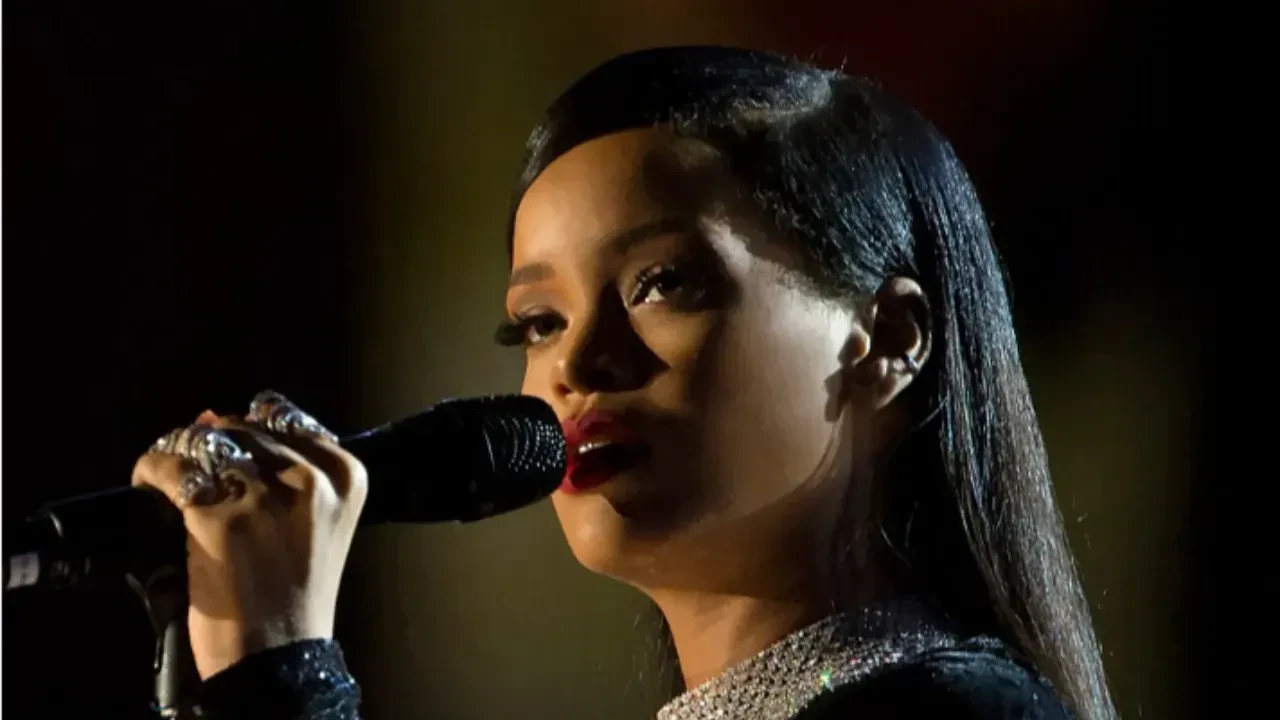 Rihanna hayatının şokunu yaşadı! Evine ateş açıldı 