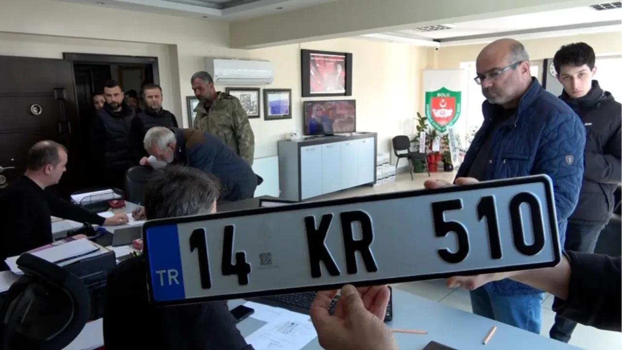 Sürücülerin APP plaka telaşı sürüyor! Ceza yemek istemeyenler akın etti