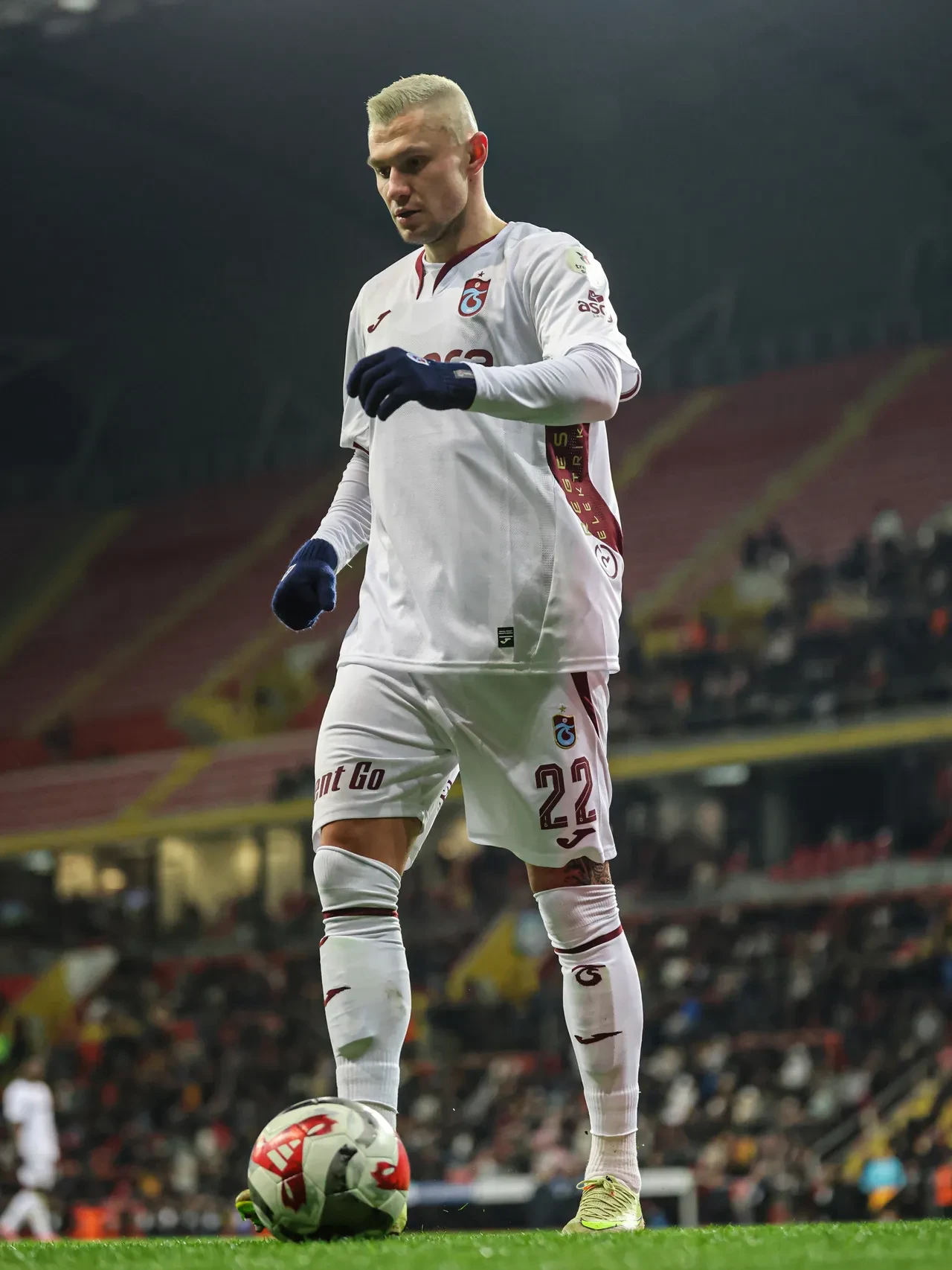 Trabzonspor Kayserispor deplasmanında da kazandı ve Fenerbahçe'yi takibini sürdürdü!