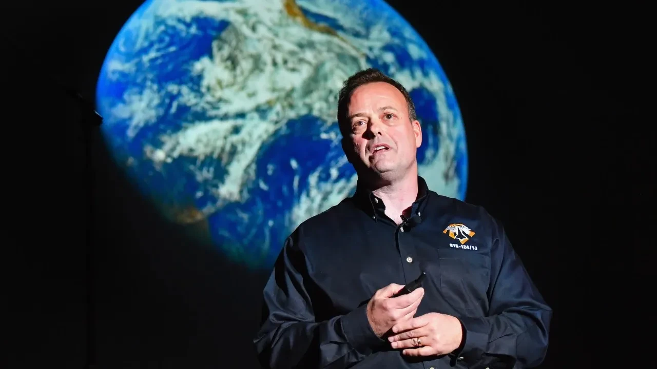 Uzayda 178 gün geçiren NASA astronotundan tüm insanlığa mesaj: "Yalanın içinde yaşıyoruz"