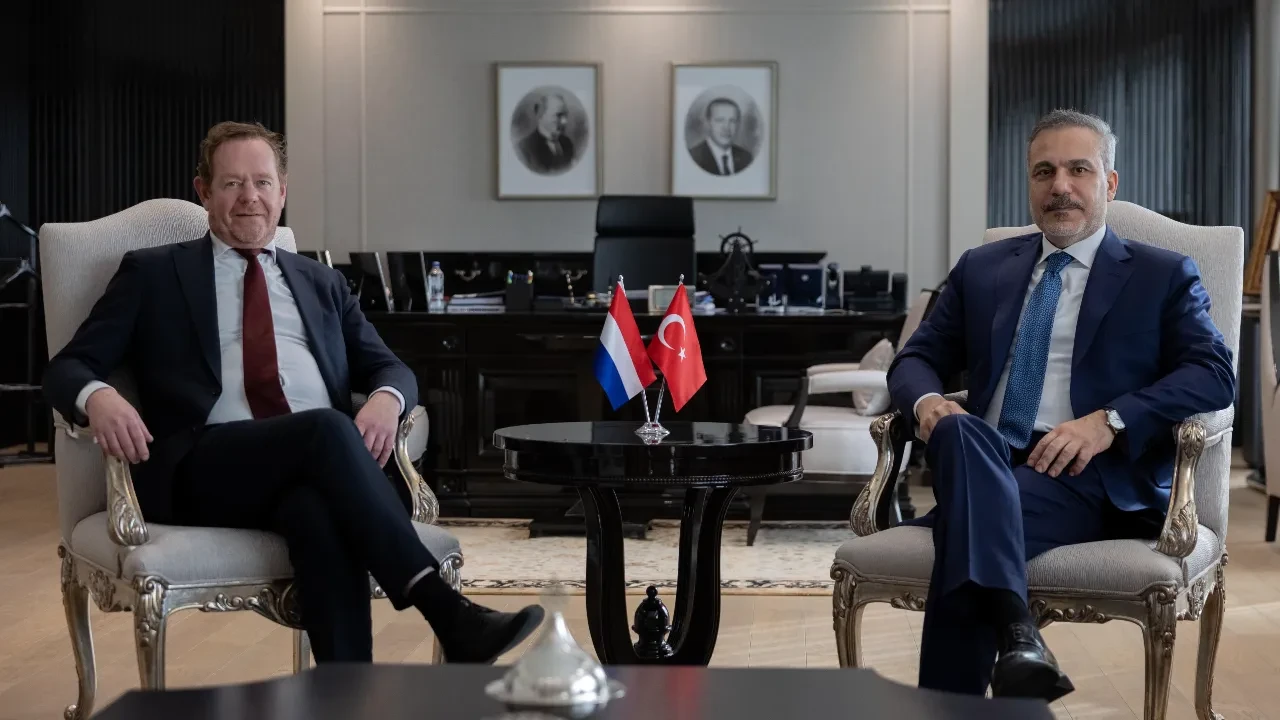 Ankara'da kritik güvenlik zirvesi: Bakan Fidan Hollandalı Bakan David Van Weel ile görüştü