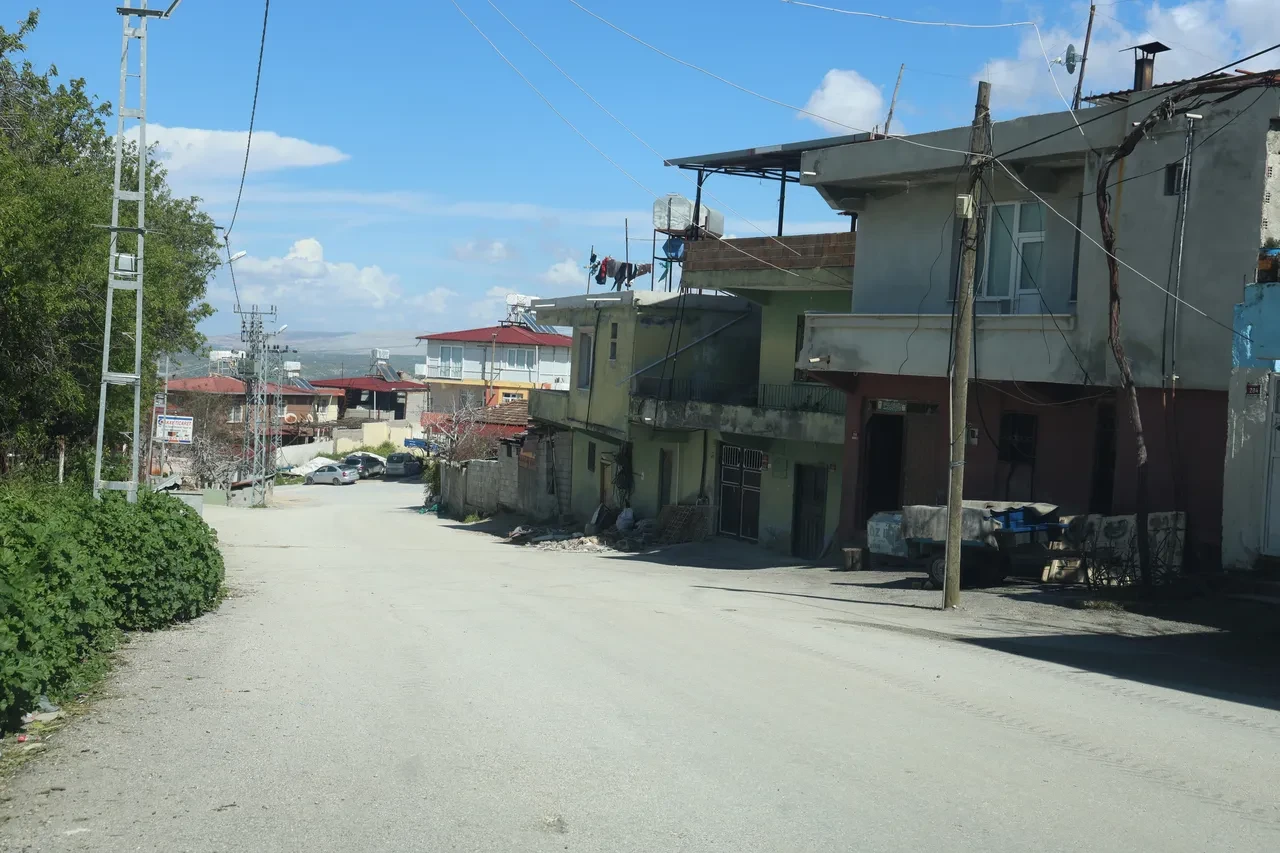 Annesini sopa ile darp etti, araya giren eşini bıçaklayarak katletti! Ev kan gölüne döndü 