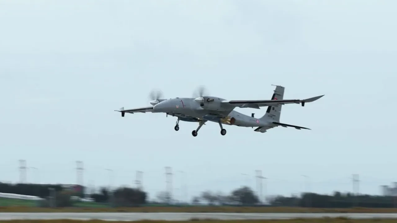 Bayraktar AKINCI'dan tam isabet: KGK-82 ile bir test daha başarıyla tamamlandı!