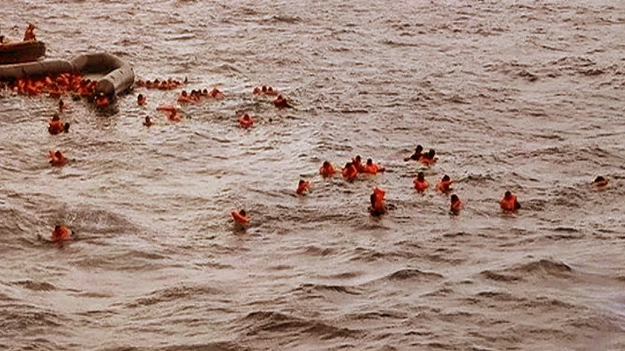 Bodrum açıklarında facia! Göçmenleri taşıyan bot battı: Çok sayıda ölü var