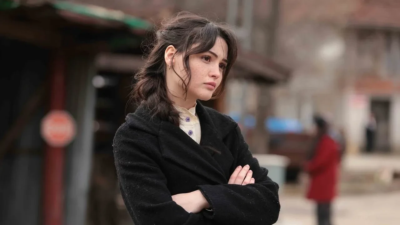 Çirkin dizisinin Cennet'i kimdir? Çirkin dizisi Cennet kaç yaşında?