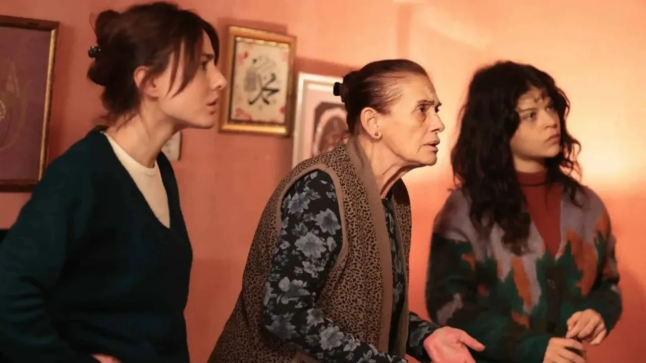 Çirkin dizisinin Cennet'i kimdir? Çirkin dizisi Cennet kaç yaşında?