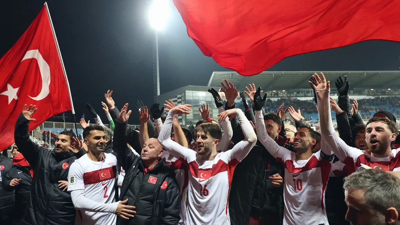 Dünya Kupası’na katılmayı elde eden Milliler Türkiye'ye döndü