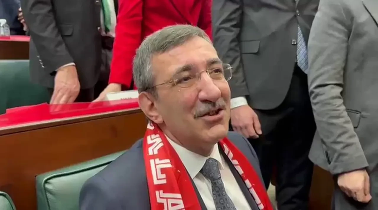 Eşel mobil ile yeni dönem! Cevdet Yılmaz'dan akaryakıt ve vergi açıklaması