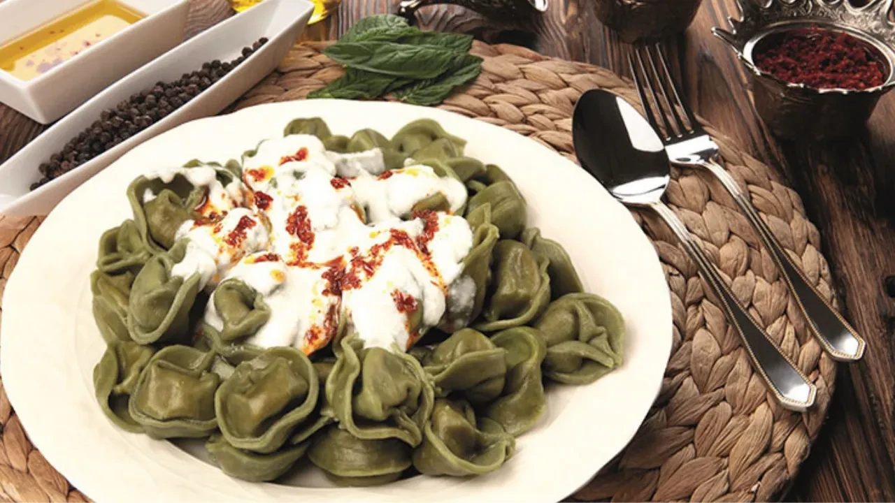 Gelinim Mutfakta Zümrüt Mantı nasıl yapılır? Yeşil rengi bu tarifle tam oturacak