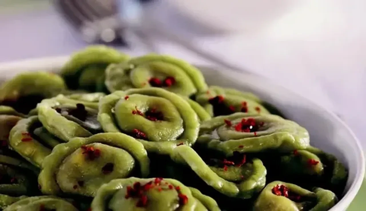 Gelinim Mutfakta Zümrüt Mantı nasıl yapılır? Yeşil rengi bu tarifle tam oturacak