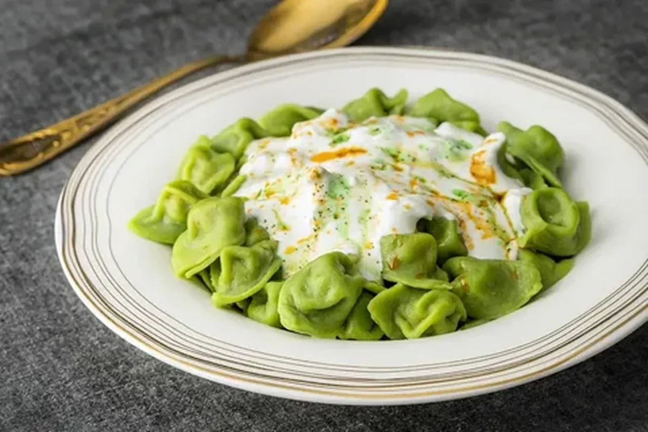 Gelinim Mutfakta Zümrüt Mantı nasıl yapılır? Yeşil rengi bu tarifle tam oturacak