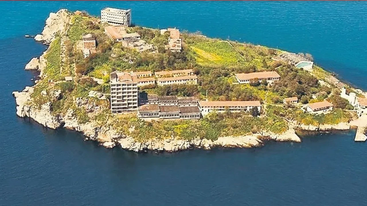 'İmralı'da konut yapılıyor' iddiasına ilişkin Bakan Gürlek'ten açıklama 