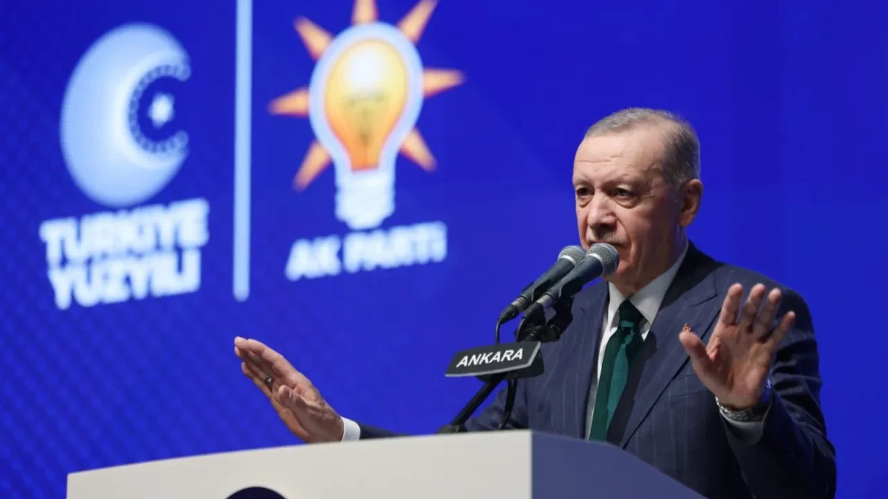 Masadaki son cumhurbaşkanlığı anketi! 7 ayın rekorunu kırdı, en yakın rakibine 15 puan fark attı