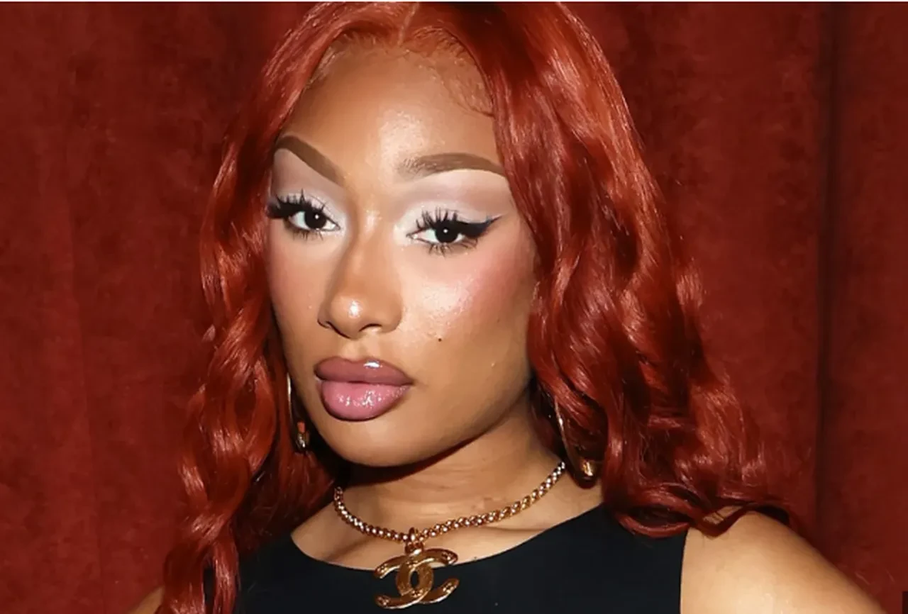 Megan Thee Stallion sahnede bir anda yere yığıldı! İlk müdahaleyi kendi ekibi yaptı