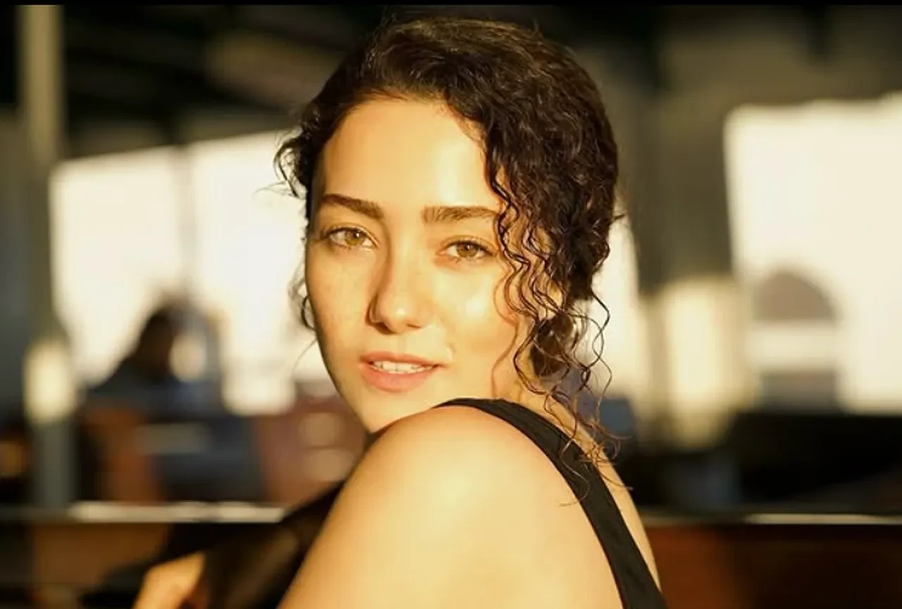 Sevdiğim Sensin'de Kadir'in nişanlısı Fatma kimdir? Fatma rolünü üstlenen Ezgi Kaya kimdir, kaç yaşında? Ezgi Kaya'nın oynadığı diziler