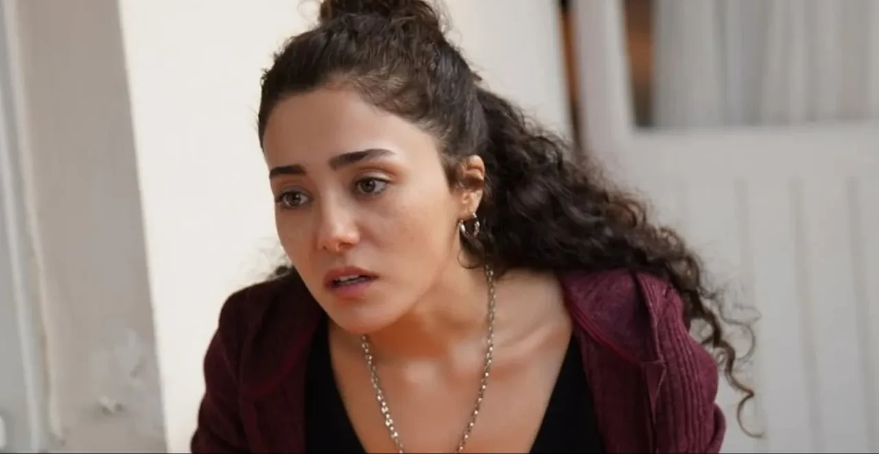 Sevdiğim Sensin'de Kadir'in nişanlısı Fatma kimdir? Fatma rolünü üstlenen Ezgi Kaya kimdir, kaç yaşında? Ezgi Kaya'nın oynadığı diziler