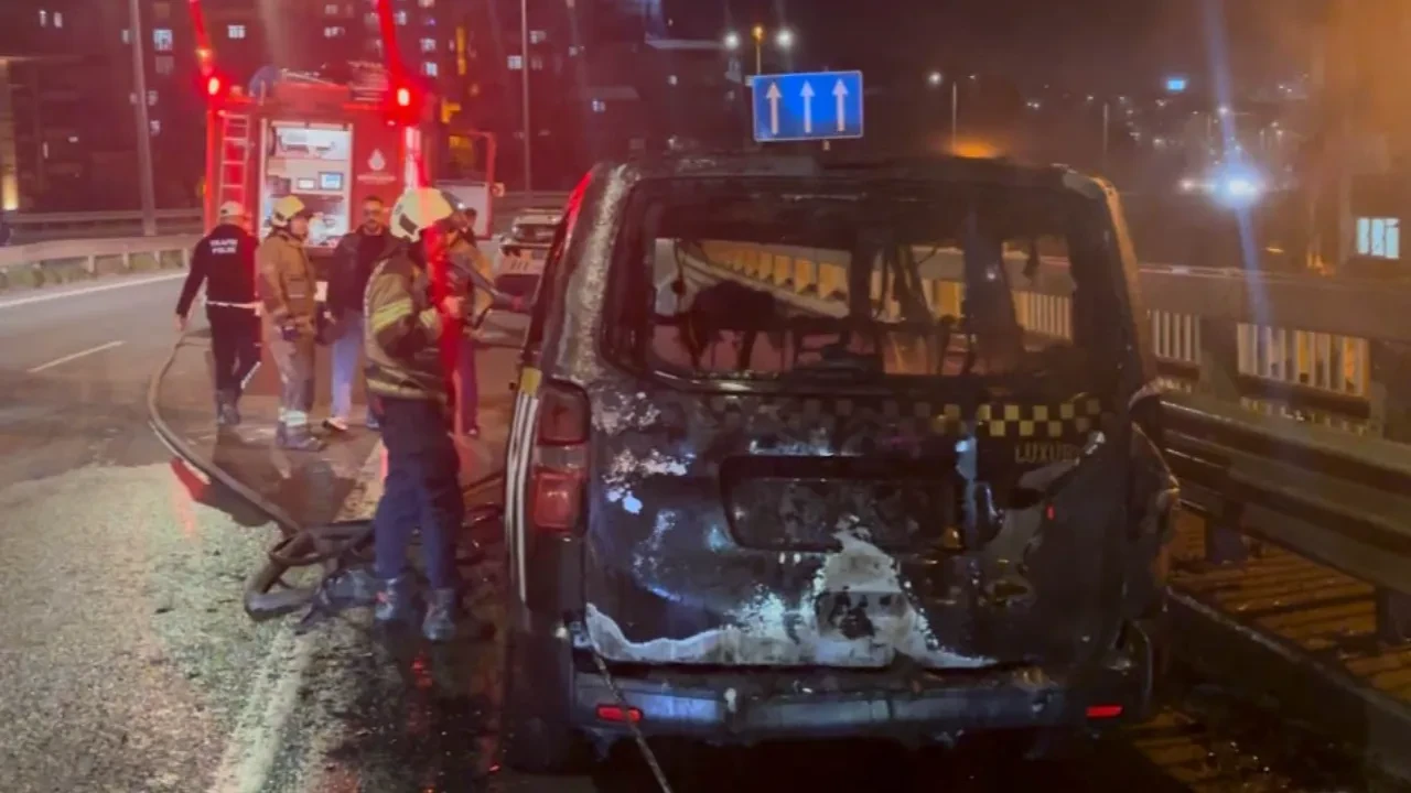 Taksideki yangında faciadan dönüldü! Yolcular canını son anda kurtardı