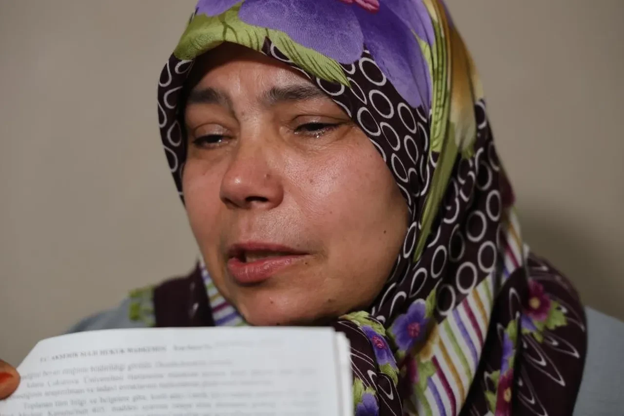 Tiktok'a düştü, assolist olma hevesiyle evini, yuvasını yıktı! Annesinin feryadı yürekleri dağladı