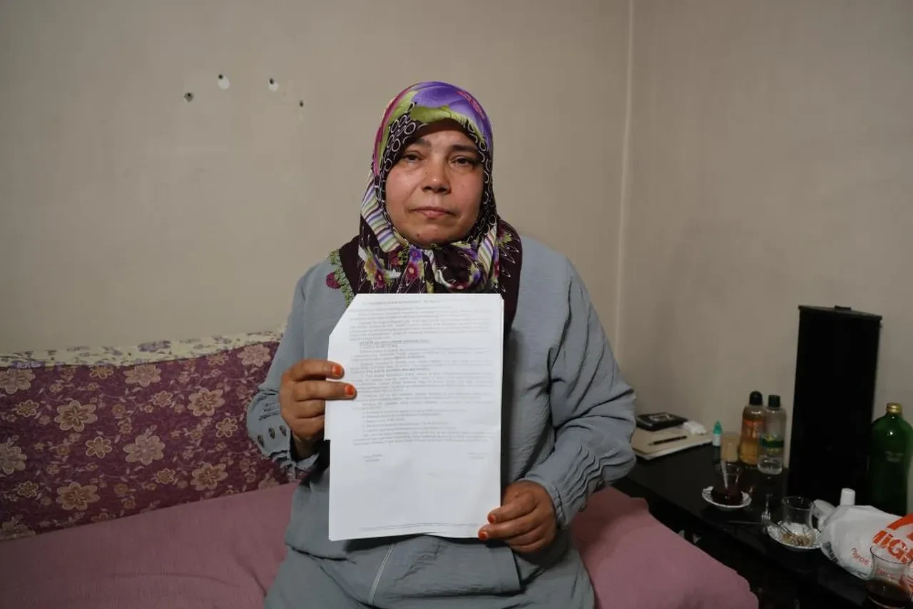 Tiktok'a düştü, assolist olma hevesiyle evini, yuvasını yıktı! Annesinin feryadı yürekleri dağladı