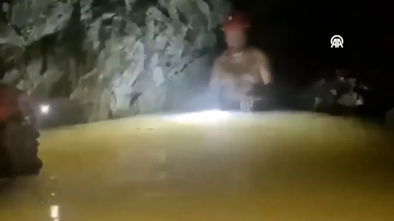 14 gün sonra yerin 300 metre altından böyle kurtarıldı! O anlar kamerada 