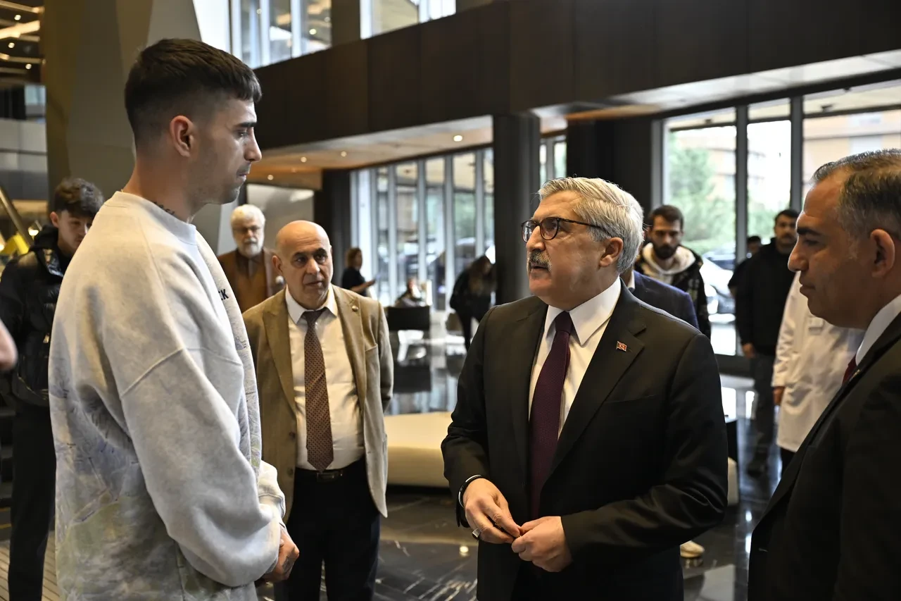 AK Parti'den İbrahim Tatlıses'e ziyaret: 'Cumhurbaşkanımız yakından takip ediyor'