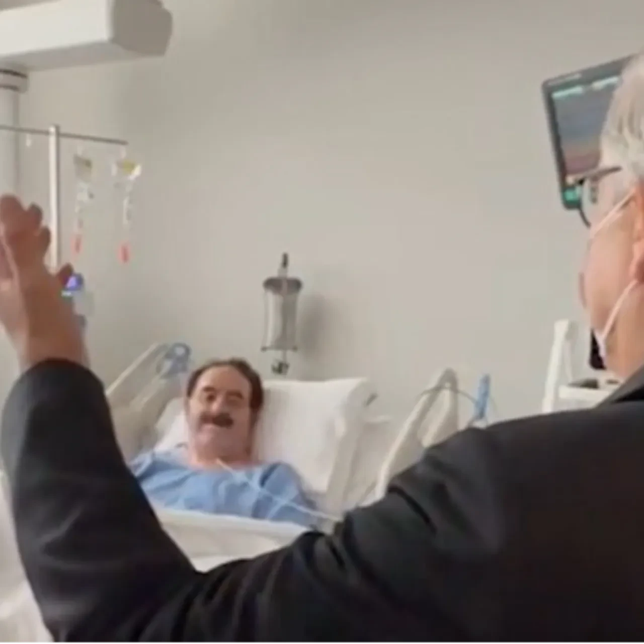 AK Parti'den İbrahim Tatlıses'e ziyaret: 'Cumhurbaşkanımız yakından takip ediyor'