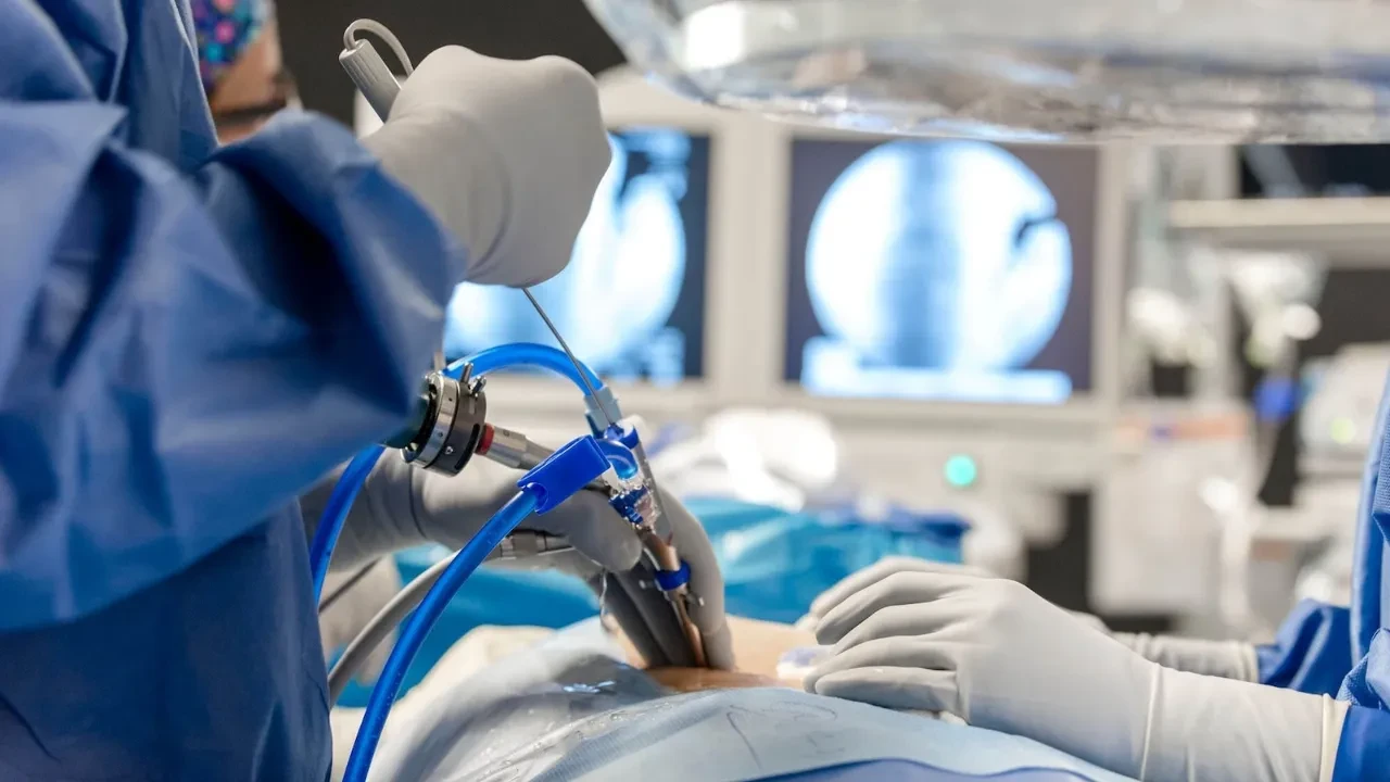 Bel ve boyun fıtığında standart tedavi dönemi kapanıyor