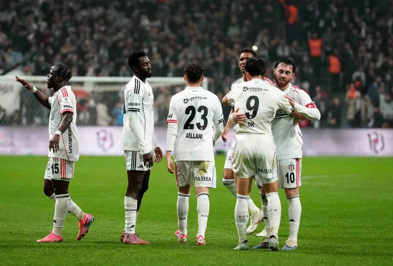 Beşiktaş Antalyaspor CANLI nereden izlenir? Maç kadrosu açıklandı