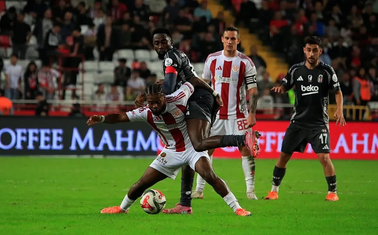 Beşiktaş Antalyaspor maçı hangi kanalda saat kaçta? Beşiktaş Antalyaspor İlk 11'ler belli oldu
