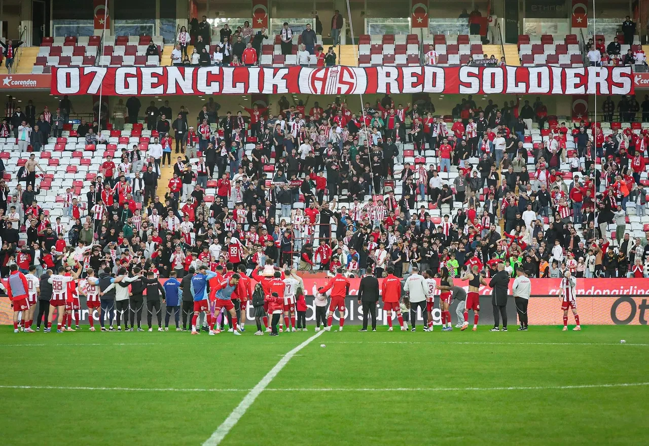 Beşiktaş-Antalyaspor | SÜPER LİG CANLI MAÇ ANLATIMI