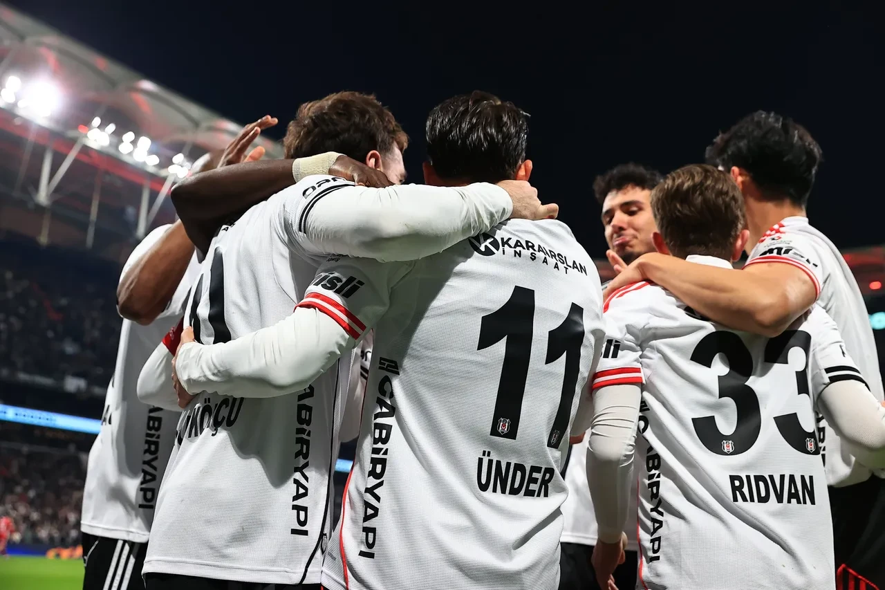 Beşiktaş ve Antalyaspor arasında 6 gollü maç: Dolmabahçe'de Kartal kazandı!