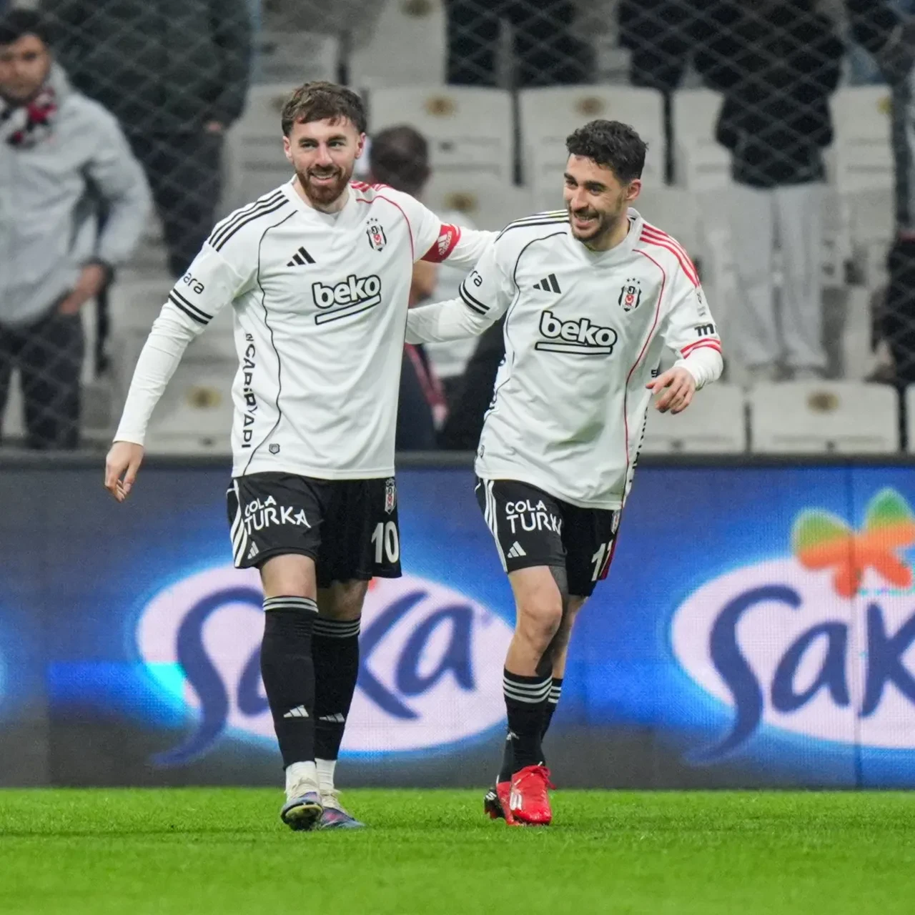 Beşiktaş ve Antalyaspor arasında 6 gollü maç: Dolmabahçe'de Kartal kazandı!