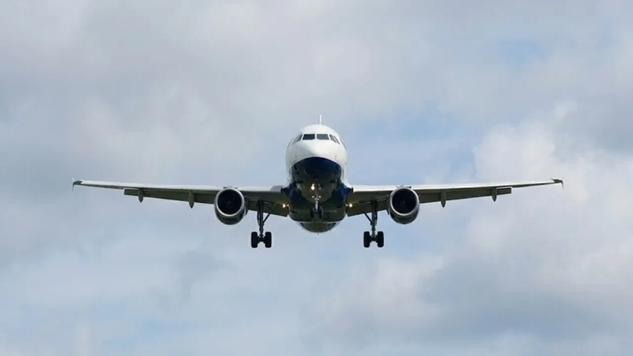 Financial Times: Avrupa havalimanları üç hafta içinde jet yakıtı kısıtıyla karşılaşabilir!