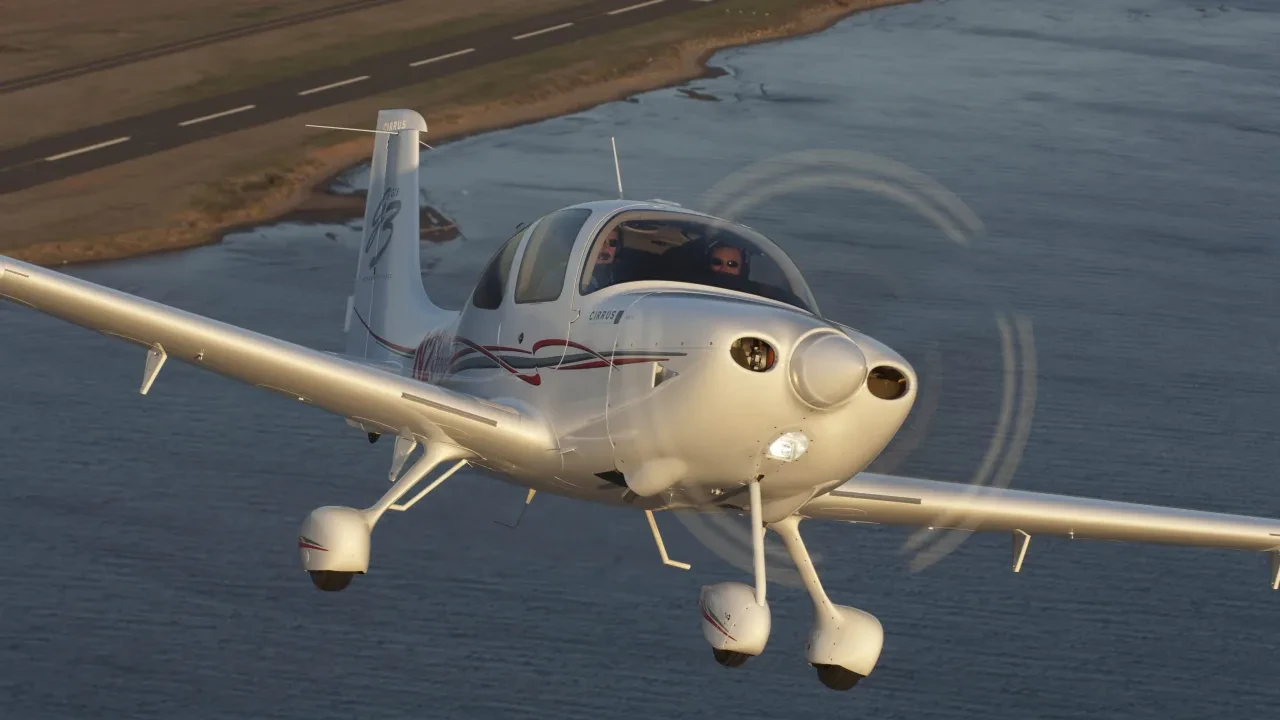 Fransız ordusuna ait eğitim uçağı düştü! 2 pilot yaralı 