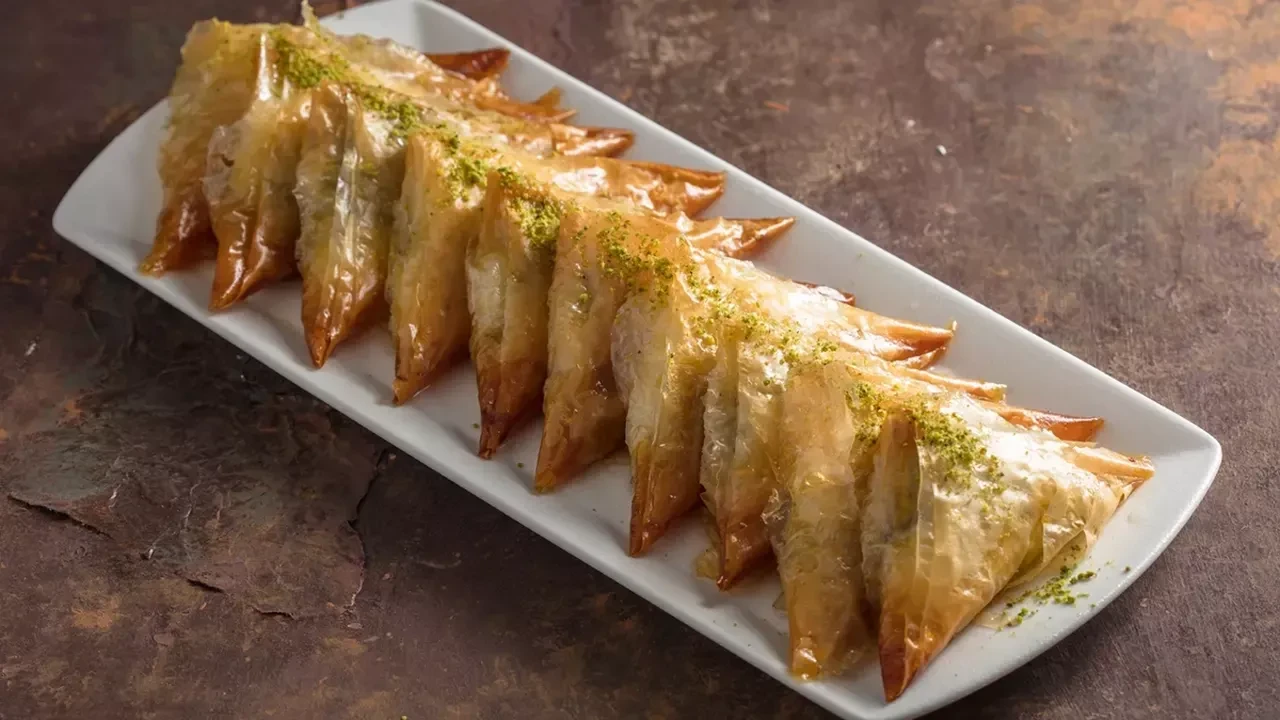 Gelinim Mutfakta irmikli muska tatlısı nasıl yapılır? Kıyır kıyır şerbetiyle ağızda dağılıyor