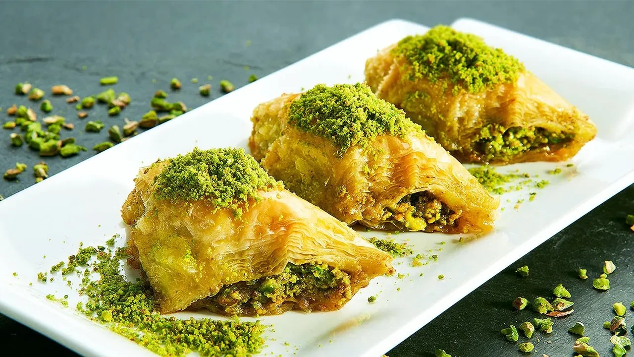 Gelinim Mutfakta irmikli muska tatlısı nasıl yapılır? Kıyır kıyır şerbetiyle ağızda dağılıyor