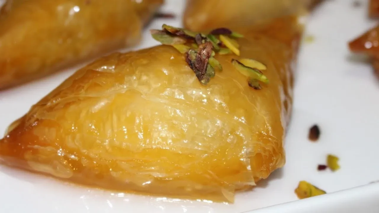 Gelinim Mutfakta irmikli muska tatlısı nasıl yapılır? Kıyır kıyır şerbetiyle ağızda dağılıyor