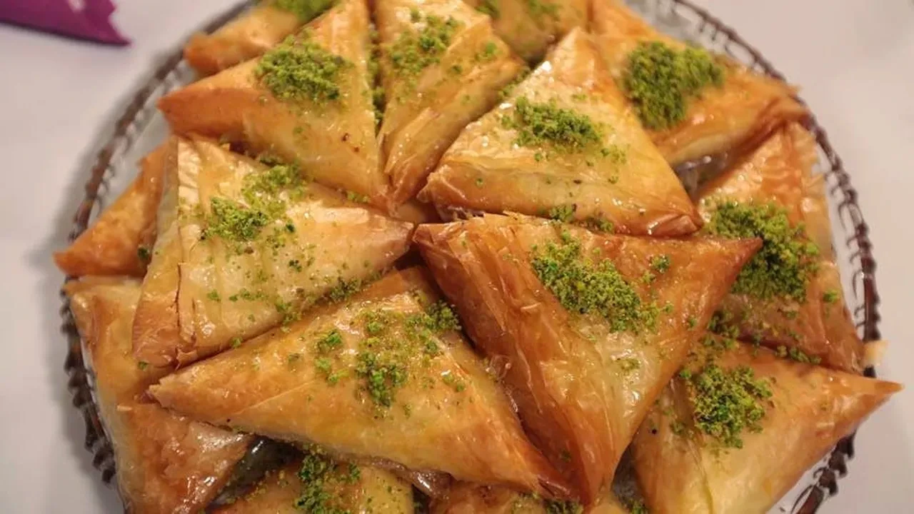 Gelinim Mutfakta irmikli muska tatlısı nasıl yapılır? Kıyır kıyır şerbetiyle ağızda dağılıyor