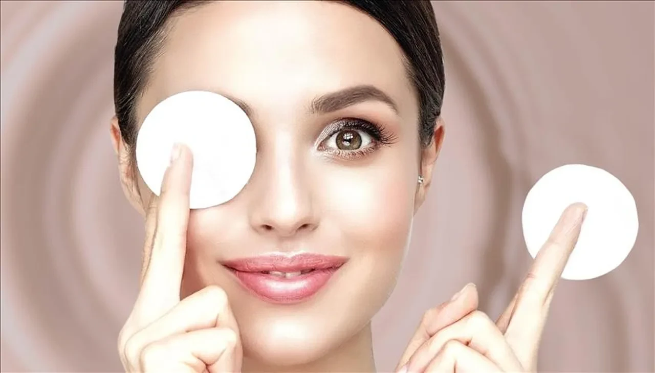 Güzellik salonlarına avuç dolusu para dökmeyin! Evdeki iki basit malzemeyle porselen gibi bir cilde kavuşabilirsiniz