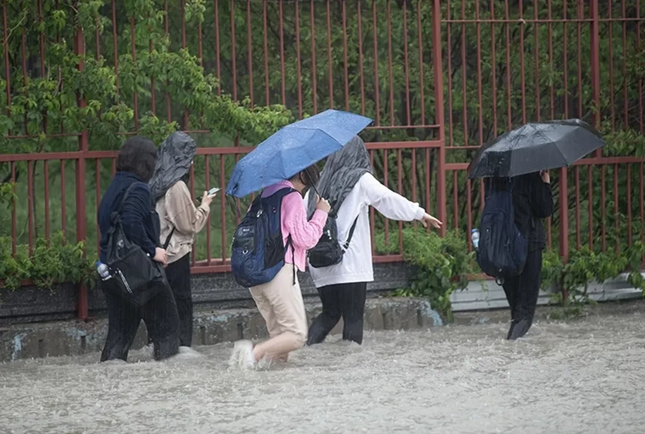 Hatay'da okullar tatil mi 10 Nisan Cuma ders var mı?