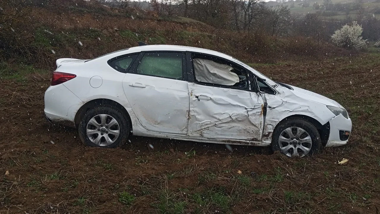 Kontrolden çıkan otomobil tarlaya uçtu, sürücü ağır yaralandı