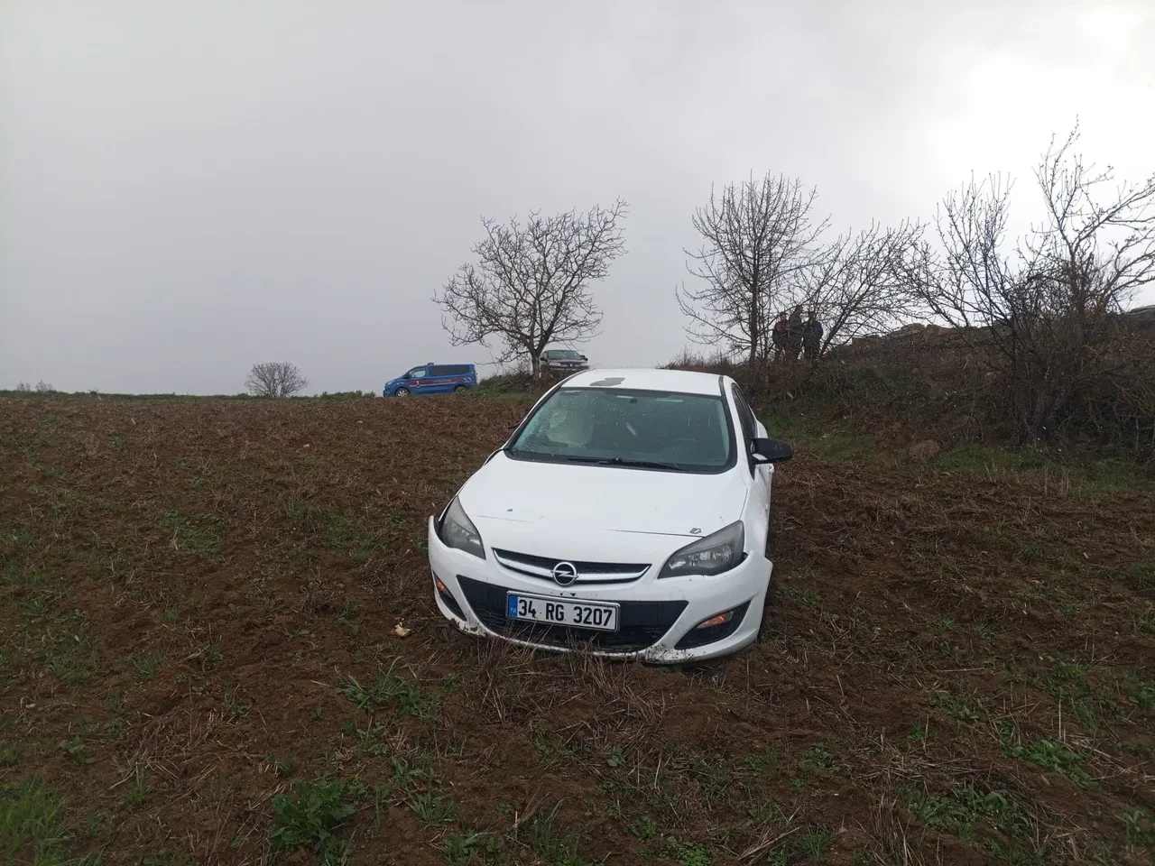 Kontrolden çıkan otomobil tarlaya uçtu, sürücü ağır yaralandı