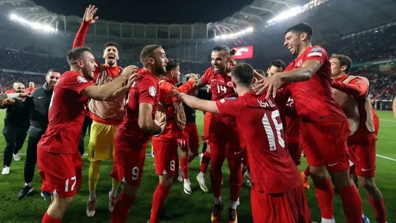 Milli Takım için marş yazan Sinan Akçıl’dan sert açıklama! “Yalan haberlere inanmayın”