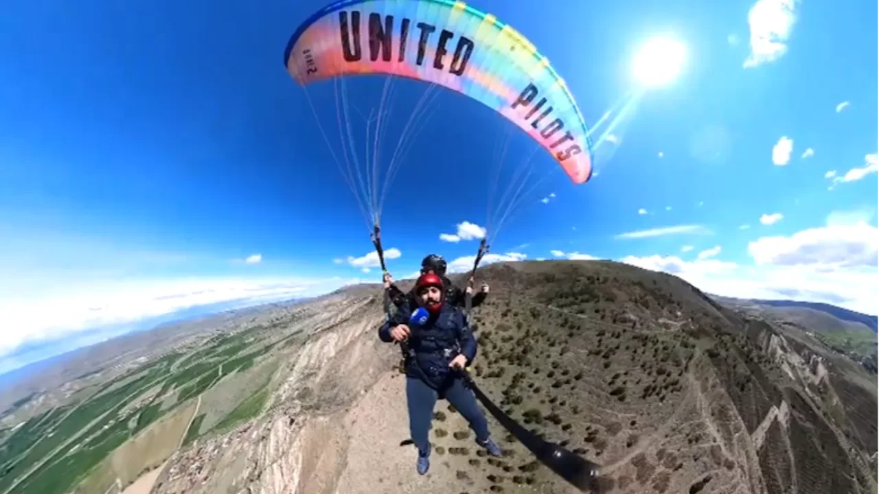 Paraşütçü komiserin uçuşu nefes kesti! İşte havada muhteşem anlar