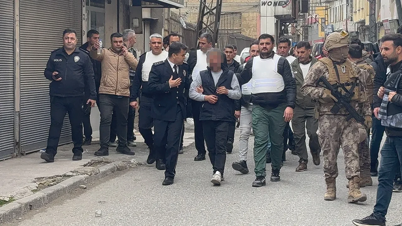 Suç makinesine rehine operasyonu: Sevgilisini vurdu, sigarasını yaktı